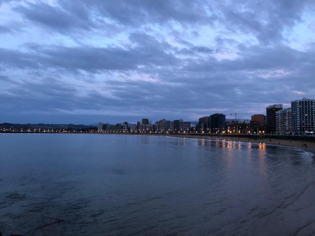 Alojamientos Muelle De Gijón Esterno foto
