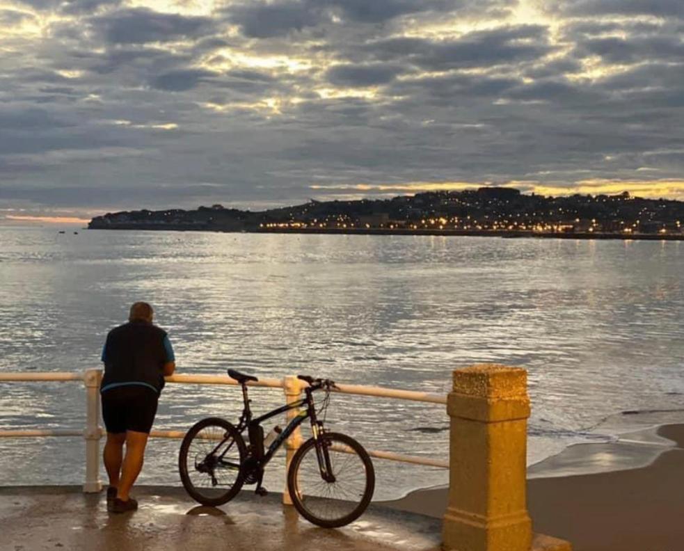 Alojamientos Muelle De Gijón Esterno foto